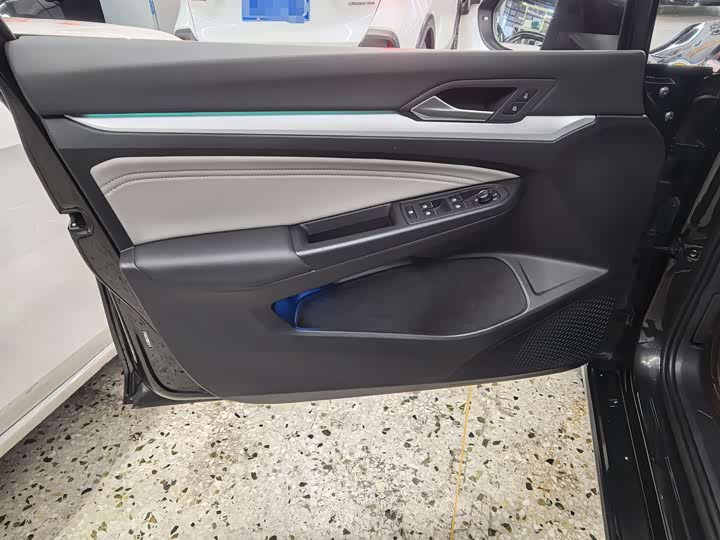 Фото 10 - Volkswagen Golf