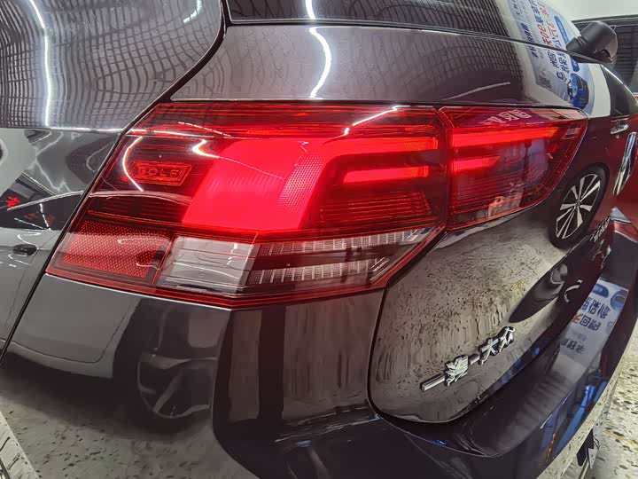 Фото 12 - Volkswagen Golf