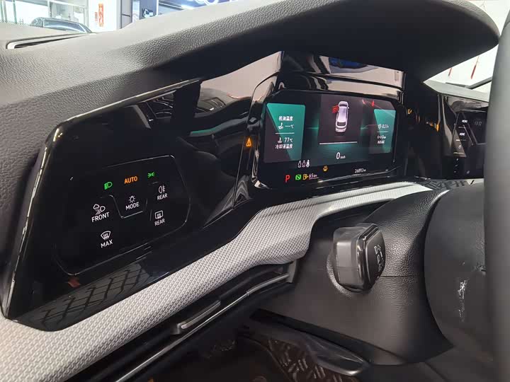 Фото 16 - Volkswagen Golf