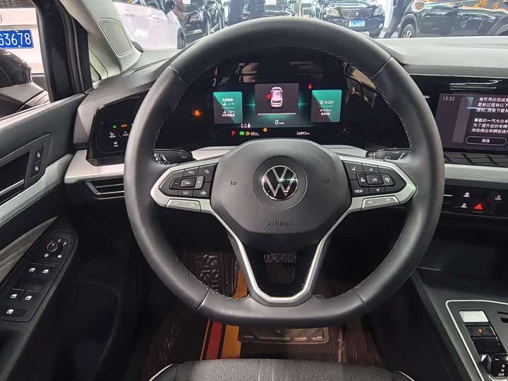 Фото 17 - Volkswagen Golf