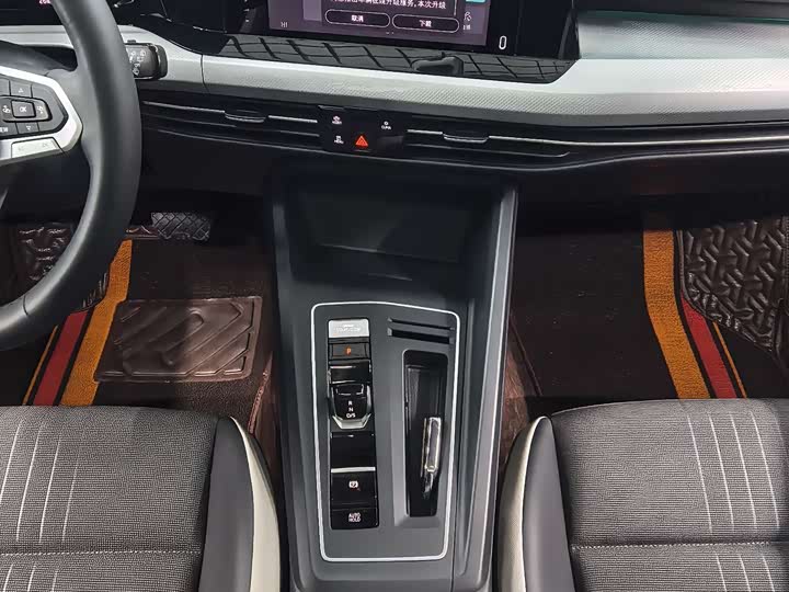 Фото 18 - Volkswagen Golf