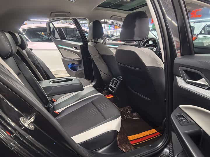 Фото 21 - Volkswagen Golf