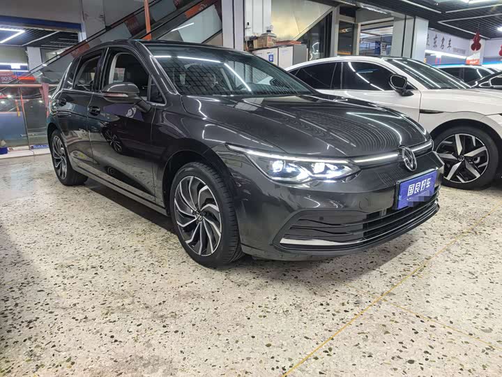 Фото 3 - Volkswagen Golf