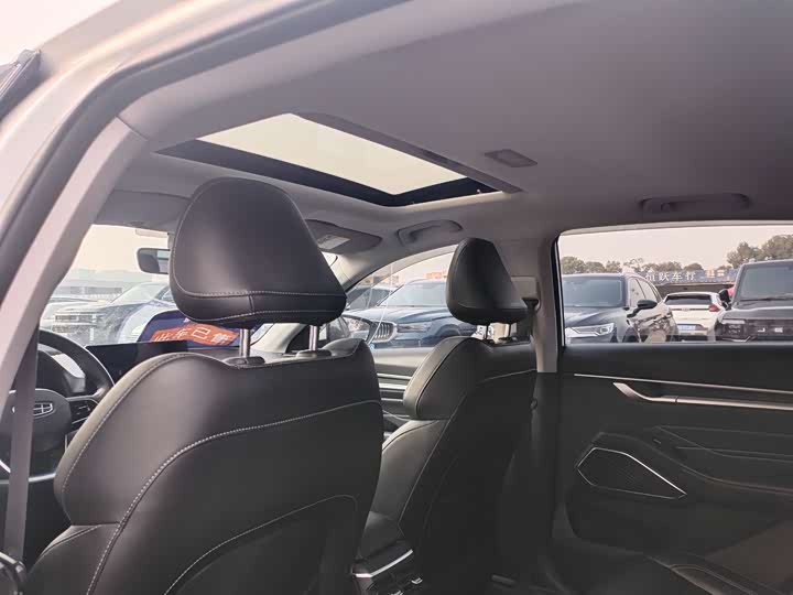 Фото 11 - Geely Emgrand