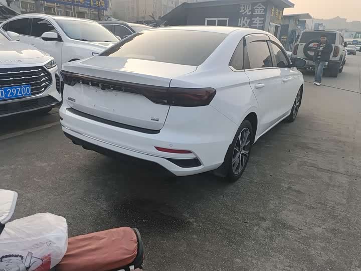 Фото 13 - Geely Emgrand