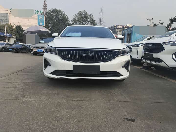 Фото 2 - Geely Emgrand