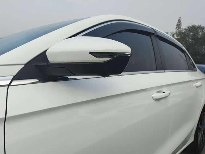 Фото 4 - Geely Emgrand