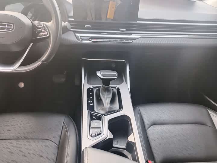 Фото 9 - Geely Emgrand