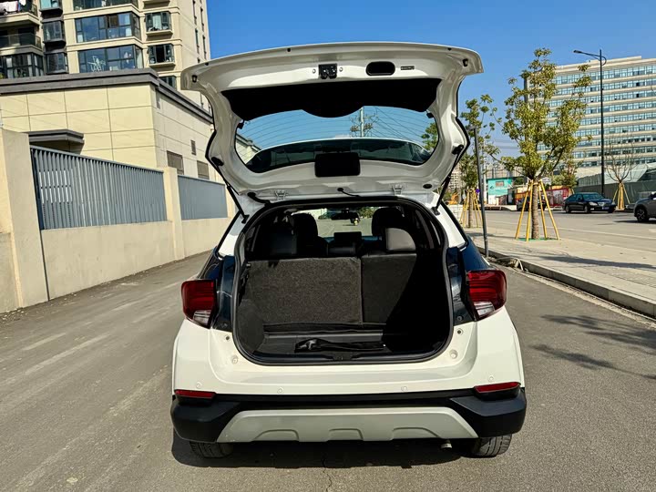 Фото 15 - Toyota Yaris L Hatchback