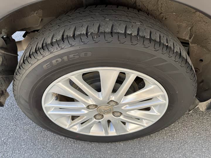 Фото 16 - Toyota Yaris L Hatchback