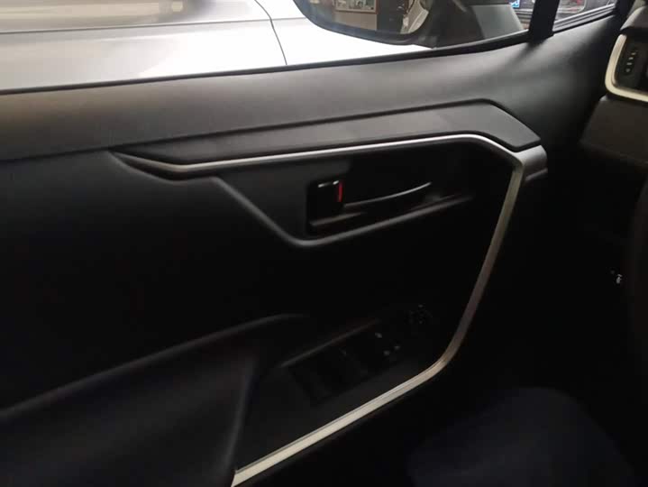 Фото 7 - Toyota Wildlander