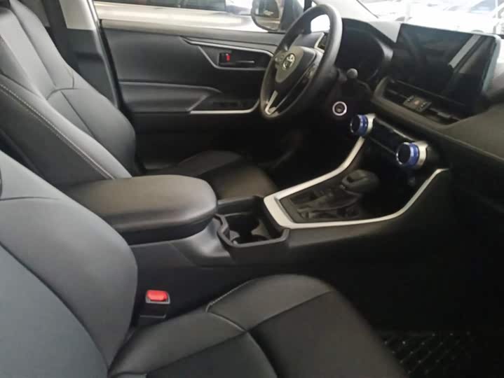 Фото 8 - Toyota Wildlander