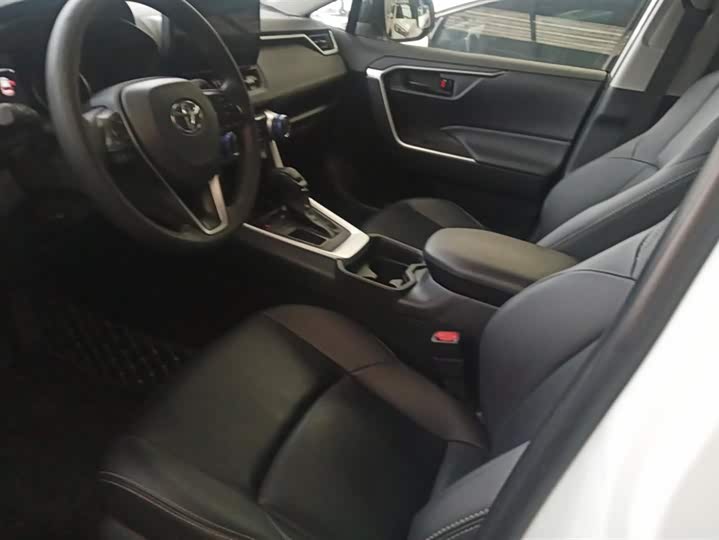 Фото 9 - Toyota Wildlander