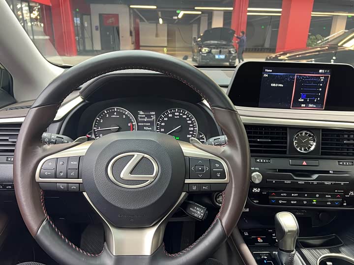 Фото 7 - Lexus RX