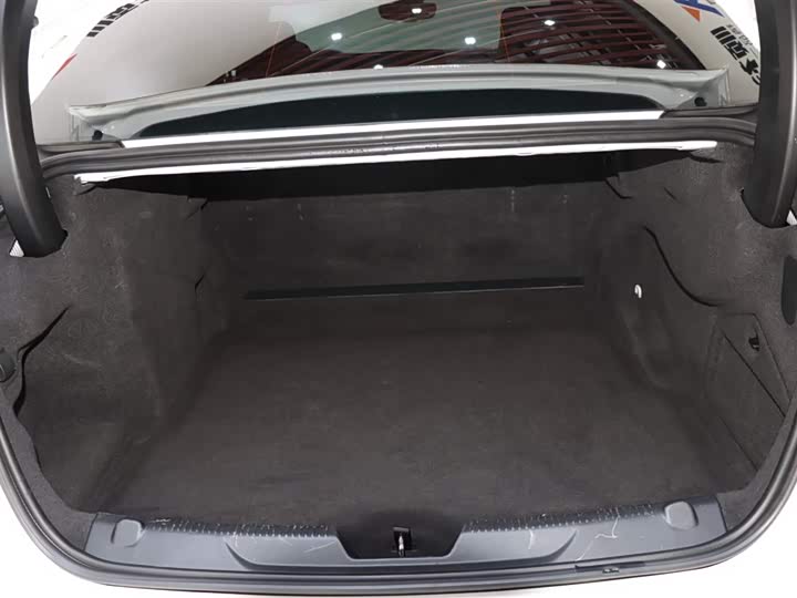 Фото 18 - Jaguar XE L