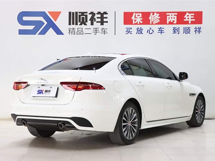 Фото 6 - Jaguar XE L