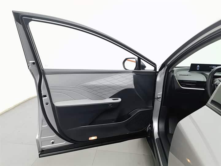 Фото 8 - Toyota bZ3