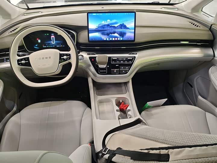 Фото 10 - Roewe iMax 8 EV