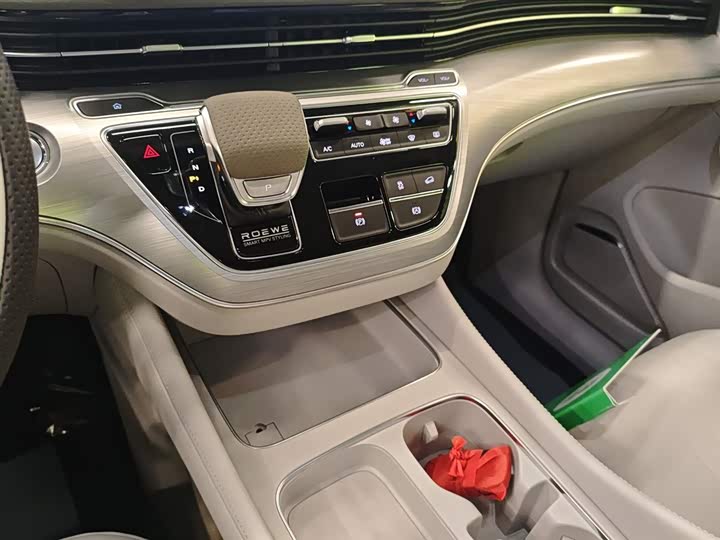 Фото 14 - Roewe iMax 8 EV