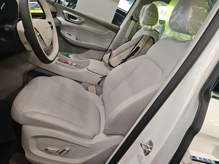 Фото 15 - Roewe iMax 8 EV