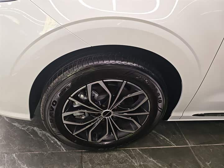 Фото 23 - Roewe iMax 8 EV