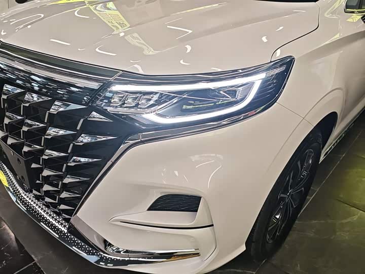 Фото 24 - Roewe iMax 8 EV
