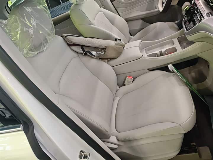 Фото 25 - Roewe iMax 8 EV