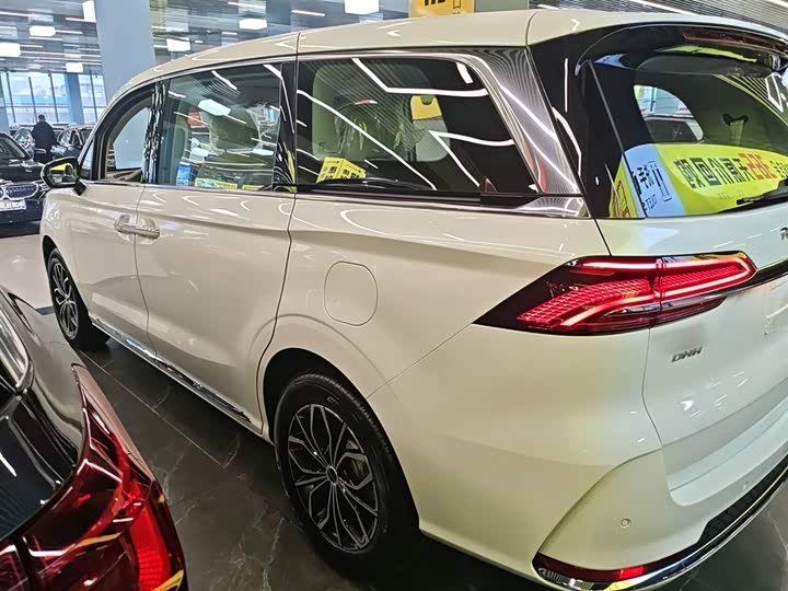 Фото 5 - Roewe iMax 8 EV