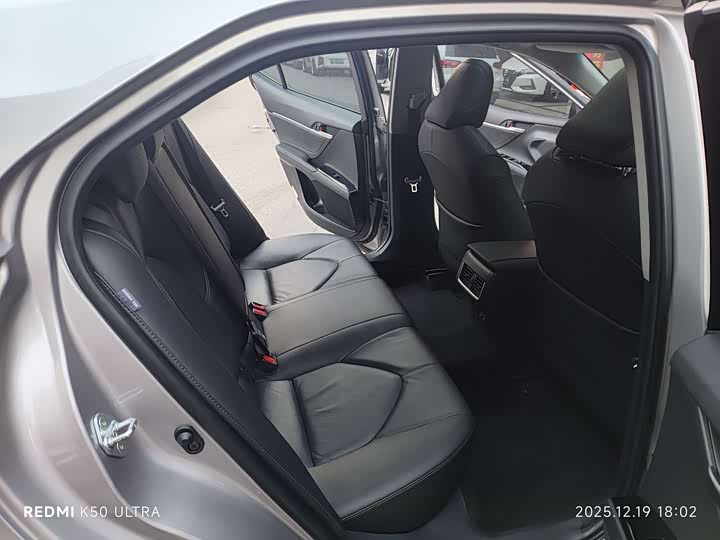 Фото 10 - Toyota Camry