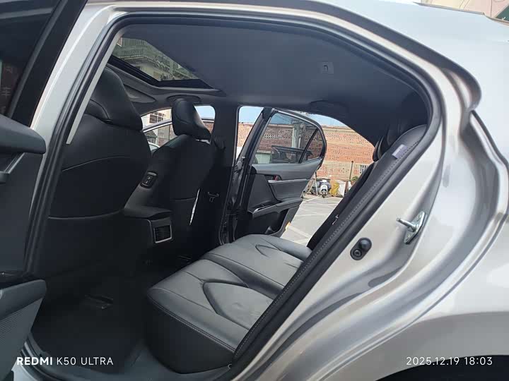 Фото 11 - Toyota Camry