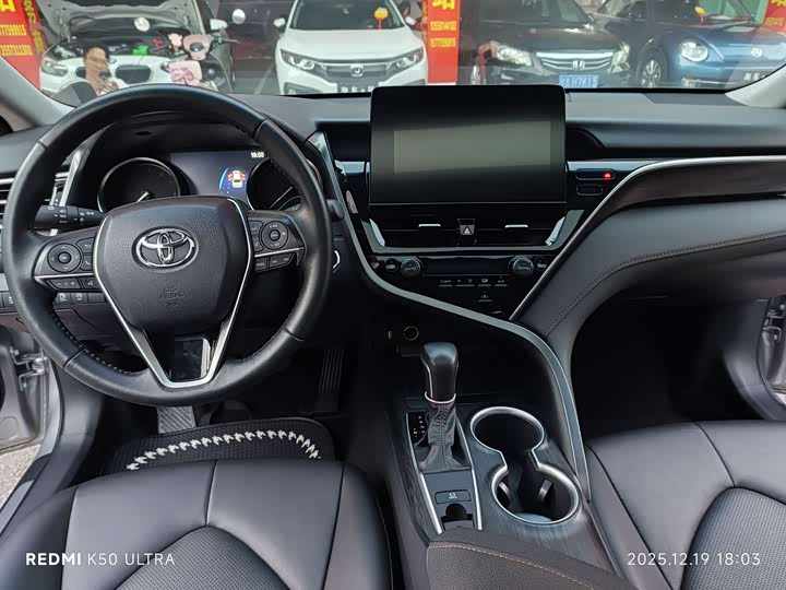 Фото 12 - Toyota Camry