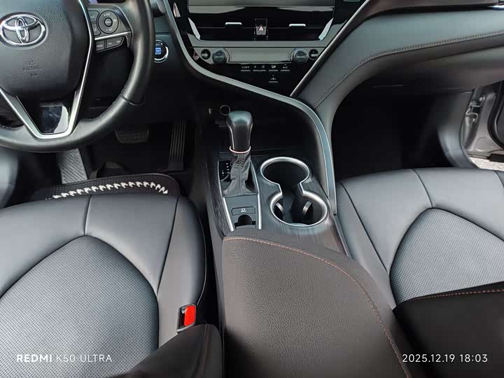 Фото 13 - Toyota Camry