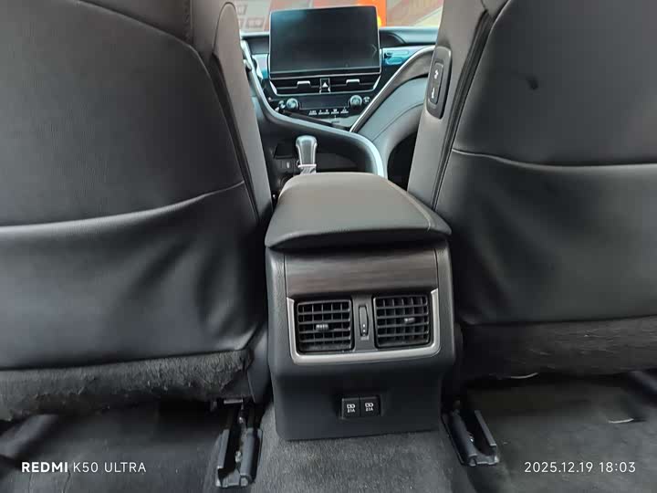 Фото 14 - Toyota Camry