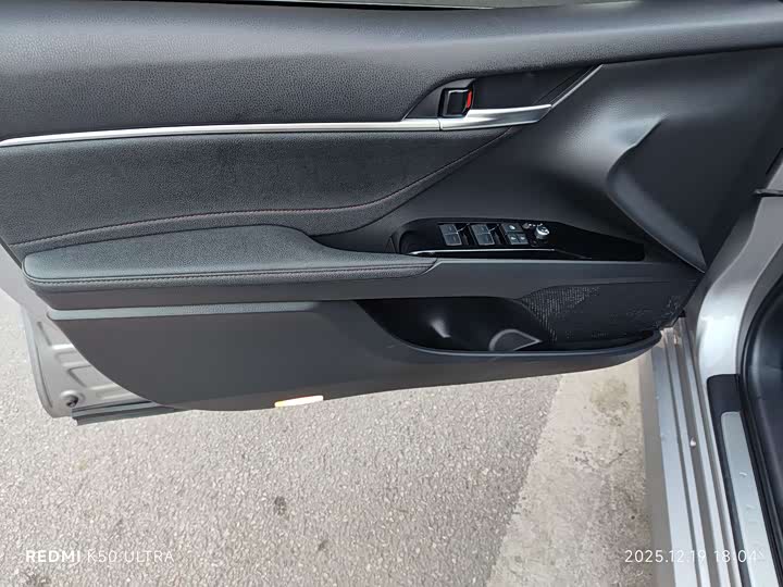 Фото 18 - Toyota Camry