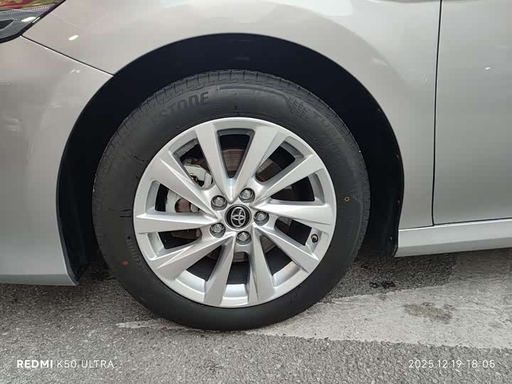 Фото 22 - Toyota Camry