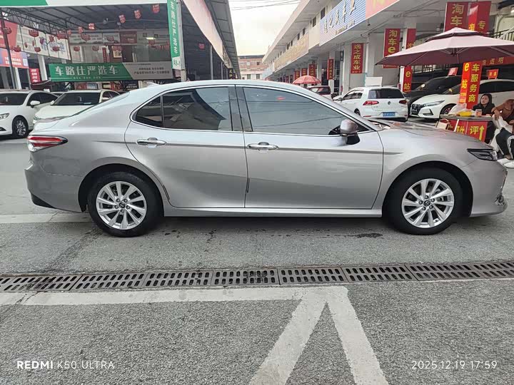 Фото 3 - Toyota Camry