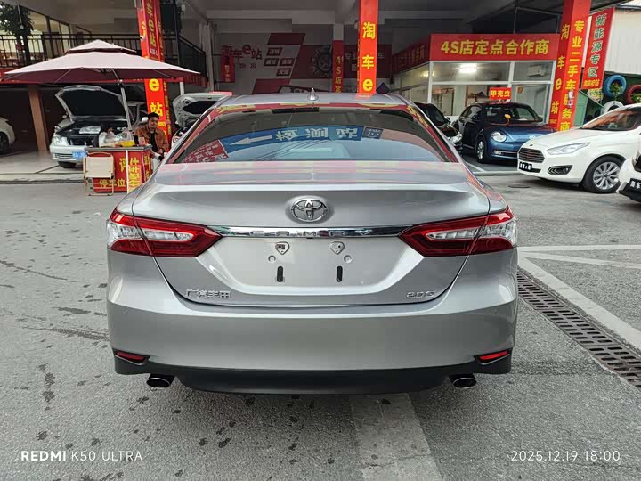 Фото 4 - Toyota Camry