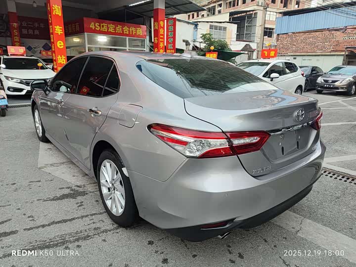 Фото 6 - Toyota Camry