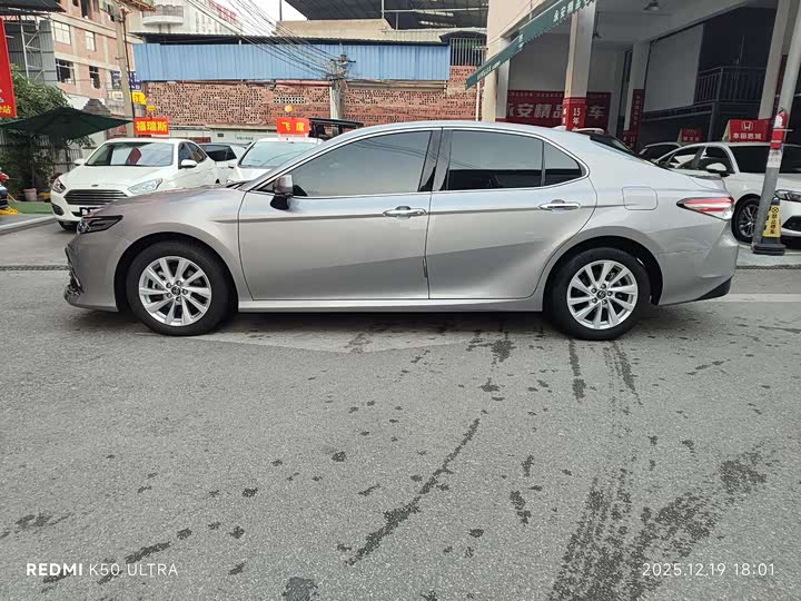 Фото 7 - Toyota Camry