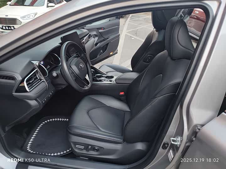 Фото 8 - Toyota Camry