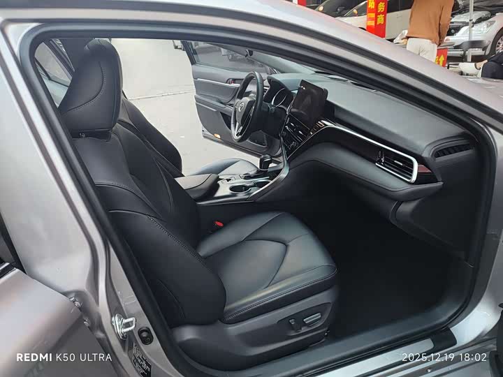 Фото 9 - Toyota Camry