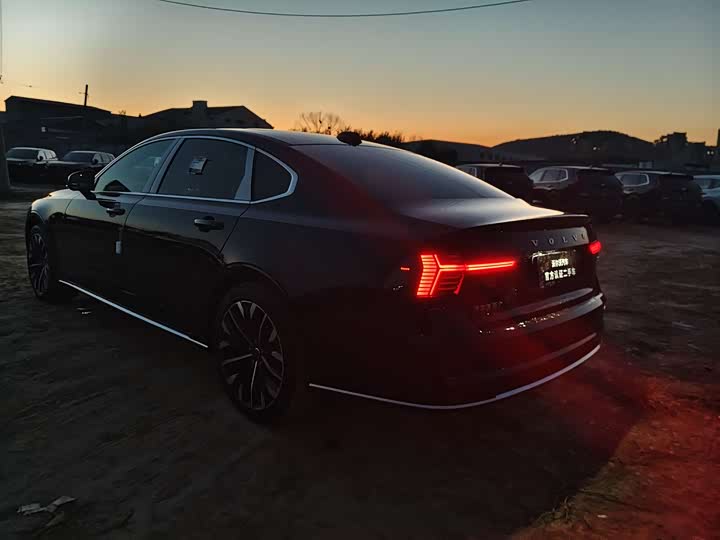 Фото 11 - Volvo S90