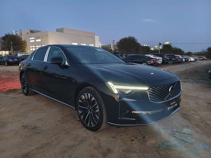Фото 3 - Volvo S90