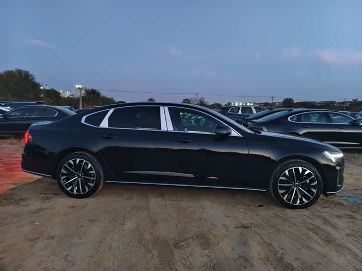 Фото 4 - Volvo S90