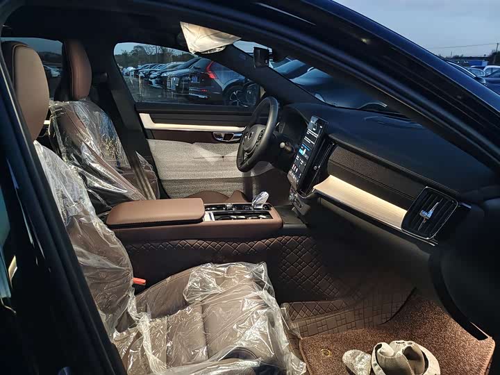 Фото 5 - Volvo S90