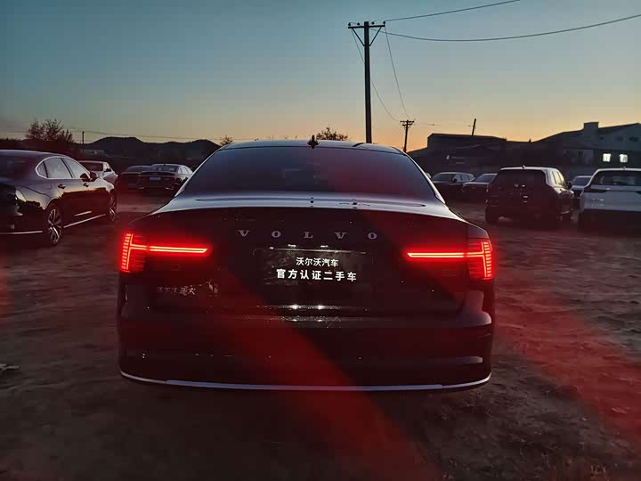 Фото 8 - Volvo S90