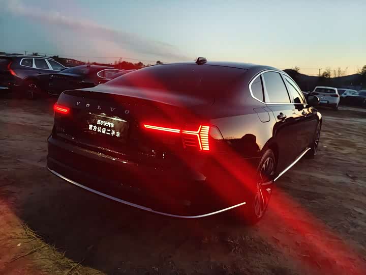 Фото 9 - Volvo S90