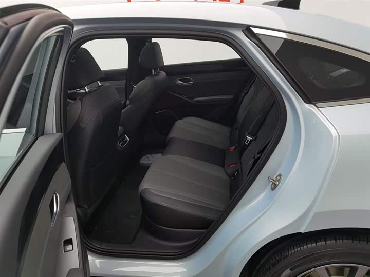 Фото 15 - BYD Qin L