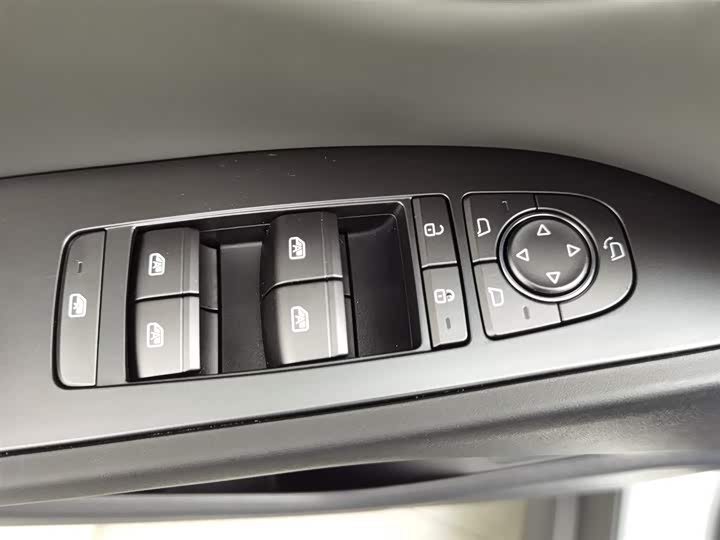 Фото 9 - BYD Qin L