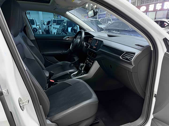 Фото 16 - Volkswagen T-Cross